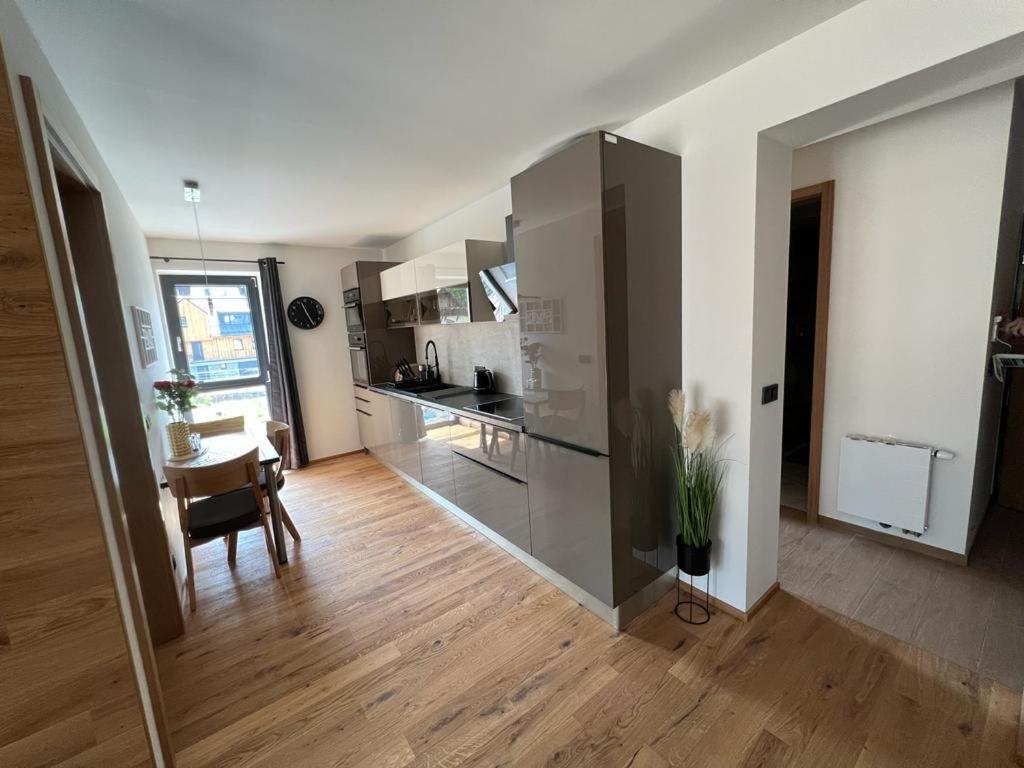 Luxusni Apartman Grand V Centru Harrachova Se Soukromou Mega Terasou, S Privatnim Parkovanim Zdarma, S Moznosti Dobijeni Wallbox Ev A Vyhledem Na Harrachovsky Kostelicek Zewnętrze zdjęcie