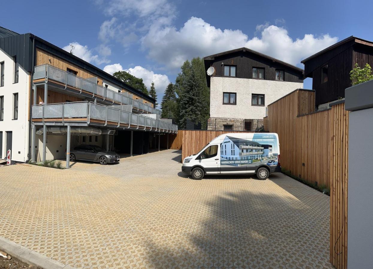 Luxusni Apartman Grand V Centru Harrachova Se Soukromou Mega Terasou, S Privatnim Parkovanim Zdarma, S Moznosti Dobijeni Wallbox Ev A Vyhledem Na Harrachovsky Kostelicek Zewnętrze zdjęcie