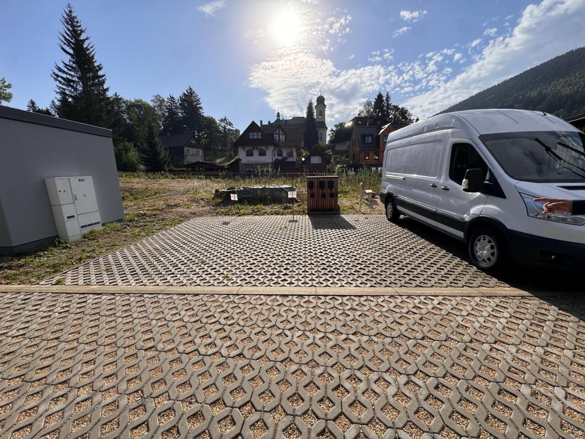 Luxusni Apartman Grand V Centru Harrachova Se Soukromou Mega Terasou, S Privatnim Parkovanim Zdarma, S Moznosti Dobijeni Wallbox Ev A Vyhledem Na Harrachovsky Kostelicek Zewnętrze zdjęcie